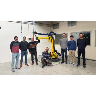 Volkswagen Navarra dona a la universidad dos brazos robóticos para investigación y formación