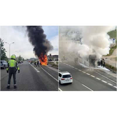 Arde una villavesa en la ronda de Pamplona junto a una gasolinera y provoca una gran humareda