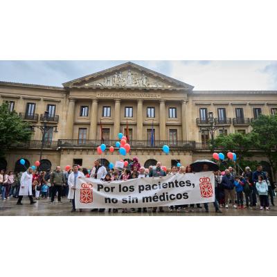 Aviso de los médicos navarros a Chivite y Domínguez por la crisis sanitaria: "Donde uno no quiere, dos no negocian"