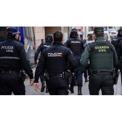 Un ex policía se enfrenta a 18 años de cárcel en Pamplona por someter a su familia a un régimen de terror y abusos