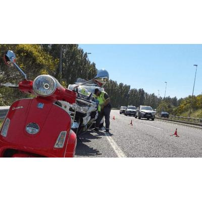 Un motorista sufre un accidente en una localidad de la comarca de Pamplona y es trasladado al hospital