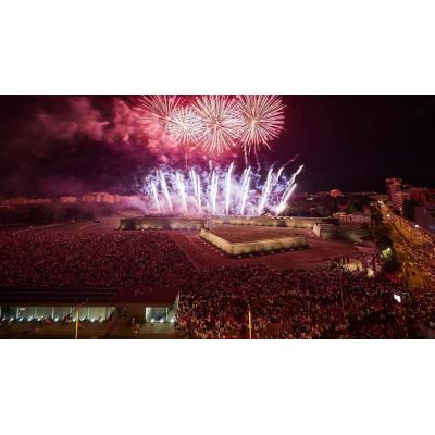 Otra chapuza de Asiron: no habrá césped en la vuelta del Castillo para ver los fuegos artificiales de San Fermín
