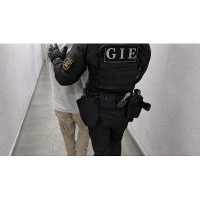 La Policía Foral descubre en una carretera de Navarra a un conductor con identidad falsa y una orden de extradición