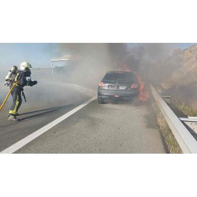 VÍDEO | Susto terrible en la AP-15 en Navarra: un coche sale ardiendo en plena autopista