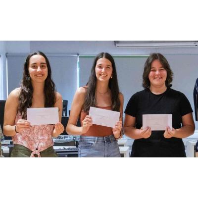 Natalia, María y Elena se coronan como las jóvenes que más saben de Pamplona en el undécimo 'Iruñarrivial'