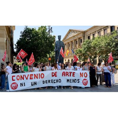 Huelga de dependientas en Navarra: las trabajadoras del comercio textil alzan la voz contra el convenio colectivo