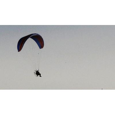 Grave accidente deportivo en Navarra: un parapentista acaba herido tras sufrir un fuerte golpe al aterrizar