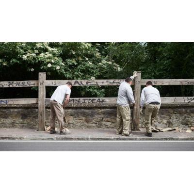 La primera pista de que San Fermín está a la vuelta de la esquina: el vallado del encierro vuelve a la calle
