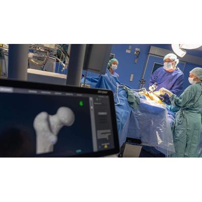 El robot que ya ha ayudado en 50 operaciones de rodilla y cadera en la Clínica Universidad de Navarra