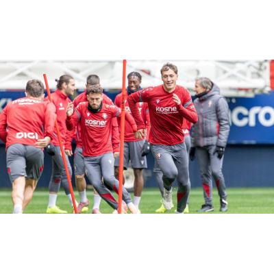 Osasuna amplía el contrato a uno de sus capitanes hasta 2028 "por su liderazgo en el vestuario"