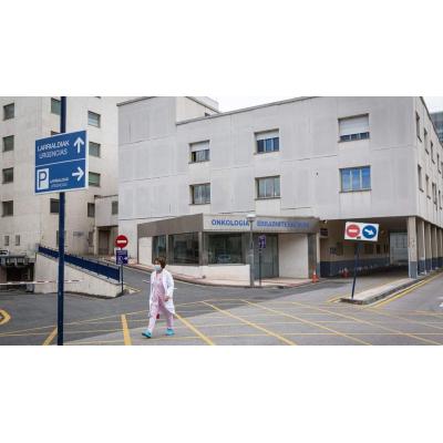 Un joven de 25 años resulta herido de gravedad en un accidente con su coche en una carretera de Navarra