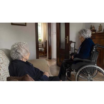Una cuidadora saquea las cuentas de dos ancianas en Pamplona y la pillan con una cámara doméstica