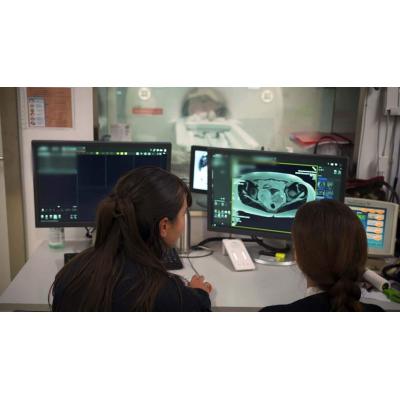 El tratamiento de la Clínica Universidad de Navarra que permite a pacientes con cáncer evitar una cirugía invasiva