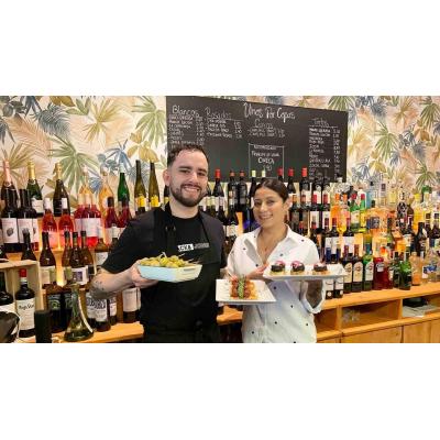 La pareja que convence en Pamplona con su comida tradicional y los arroces: “No nos arrepentimos de abrir"