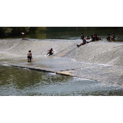 Detenido en Pamplona por masturbarse ante menores en las pasarelas del río Arga, junto una zona de bañistas
