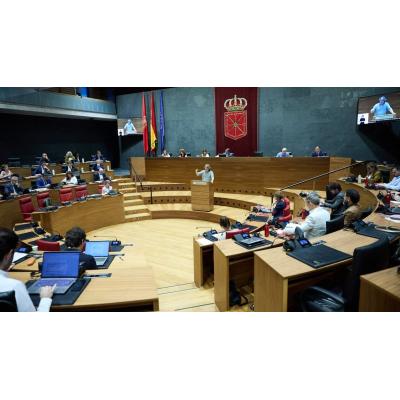 DIRECTO | La oposición cargará en el Parlamento de Navarra contra los ataques de la "cloaca" a jueces y la UCO